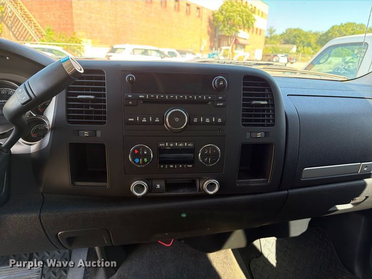 image for item FB8896 2010 Chevrolet Silverado 1500 Crew Cab pickup truck