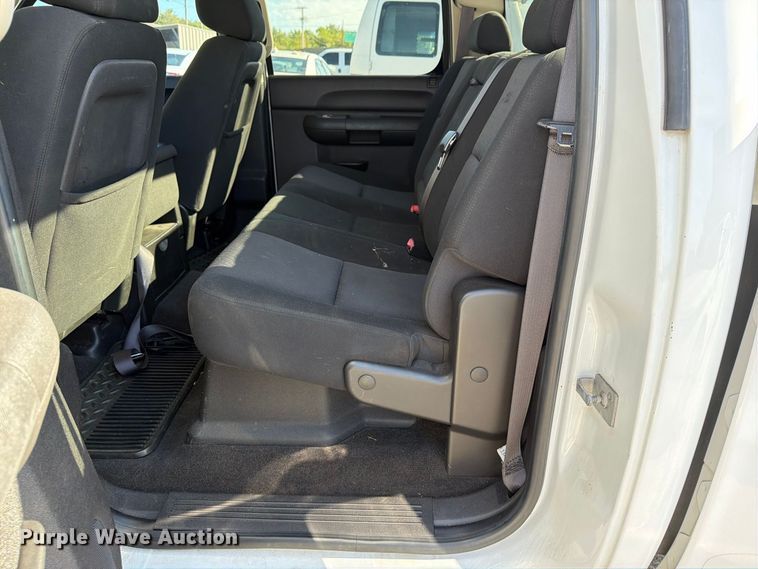 image for item FB8896 2010 Chevrolet Silverado 1500 Crew Cab pickup truck
