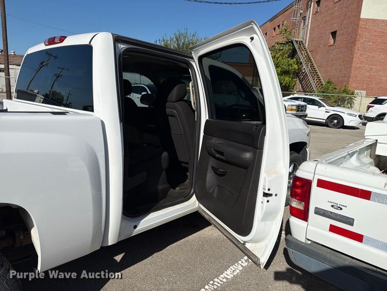 image for item FB8896 2010 Chevrolet Silverado 1500 Crew Cab pickup truck