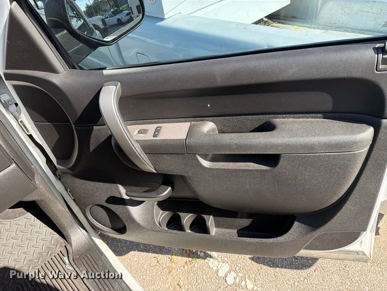 image for item FB8896 2010 Chevrolet Silverado 1500 Crew Cab pickup truck