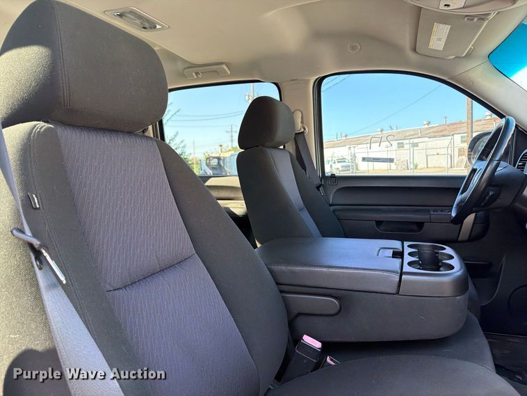 image for item FB8896 2010 Chevrolet Silverado 1500 Crew Cab pickup truck