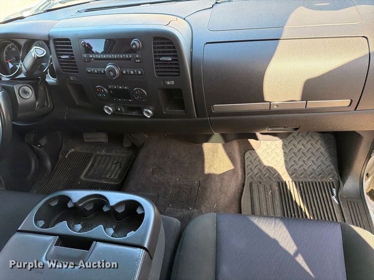 image for item FB8896 2010 Chevrolet Silverado 1500 Crew Cab pickup truck
