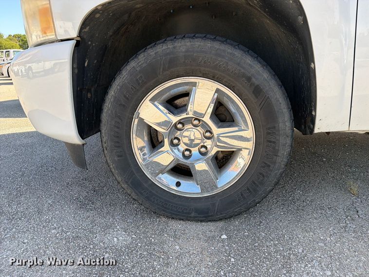 image for item FB8896 2010 Chevrolet Silverado 1500 Crew Cab pickup truck