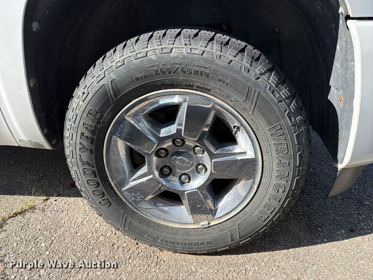 image for item FB8896 2010 Chevrolet Silverado 1500 Crew Cab pickup truck