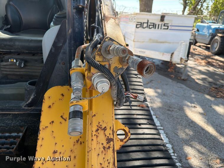 image for item FB8897 2010 Caterpillar 277C tracked skid steer loader