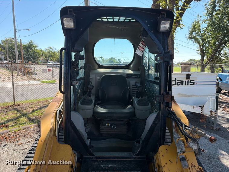 image for item FB8897 2010 Caterpillar 277C tracked skid steer loader