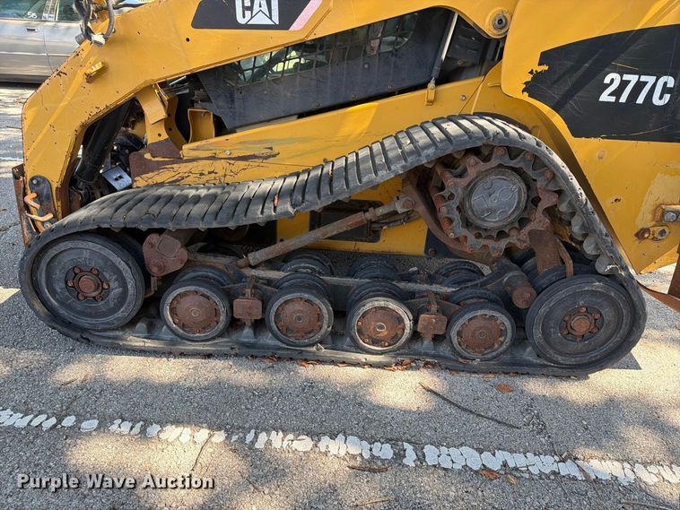 image for item FB8897 2010 Caterpillar 277C tracked skid steer loader