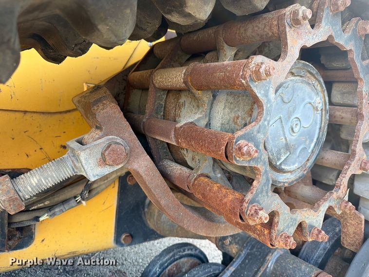 image for item FB8897 2010 Caterpillar 277C tracked skid steer loader