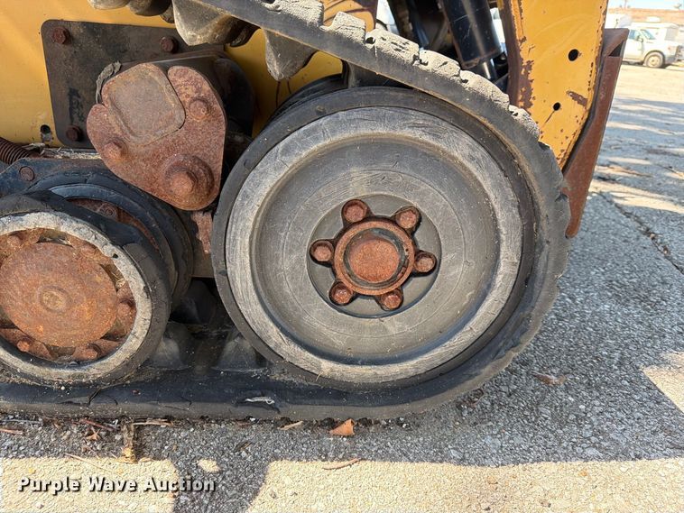 image for item FB8897 2010 Caterpillar 277C tracked skid steer loader