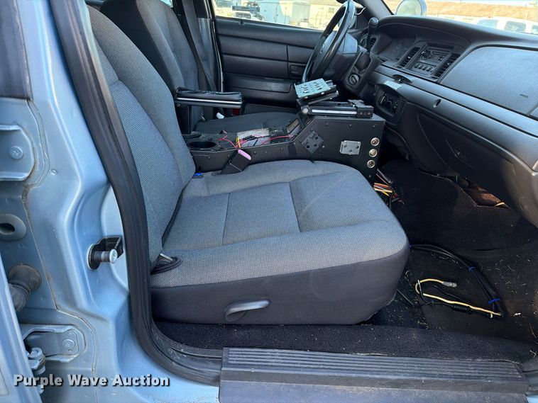image for item FB8900 2011 Ford Crown Victoria Police Interceptor 