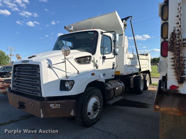 2018 Freightliner 114SD dump truck