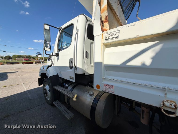 image for item FB8903 2018 Freightliner 114SD dump truck