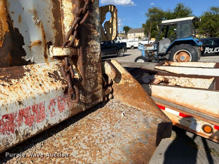 image for item FB8903 2018 Freightliner 114SD dump truck