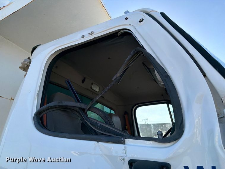 image for item FB8903 2018 Freightliner 114SD dump truck