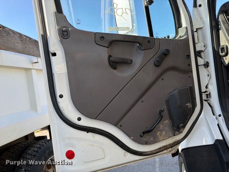 image for item FB8903 2018 Freightliner 114SD dump truck
