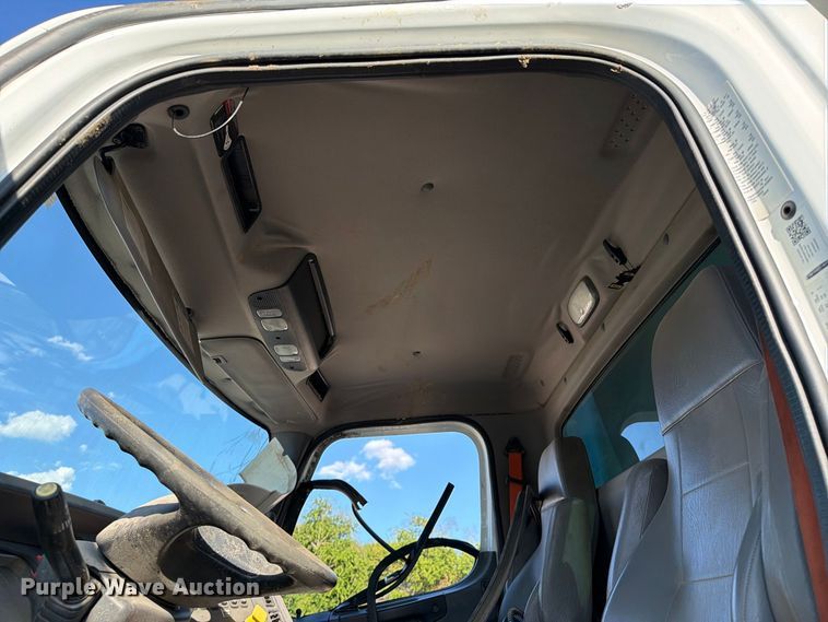 image for item FB8903 2018 Freightliner 114SD dump truck