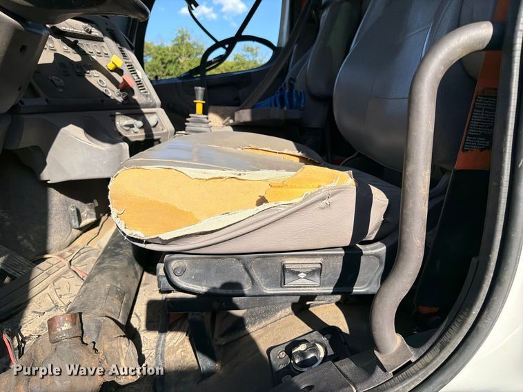 image for item FB8903 2018 Freightliner 114SD dump truck