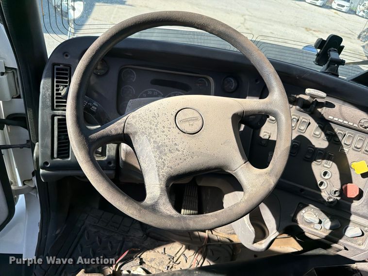 image for item FB8903 2018 Freightliner 114SD dump truck
