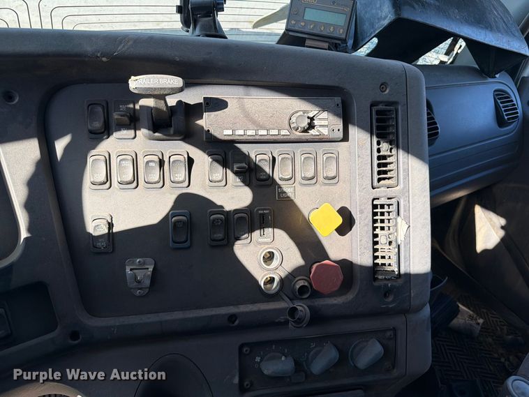 image for item FB8903 2018 Freightliner 114SD dump truck