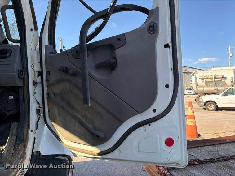 image for item FB8903 2018 Freightliner 114SD dump truck