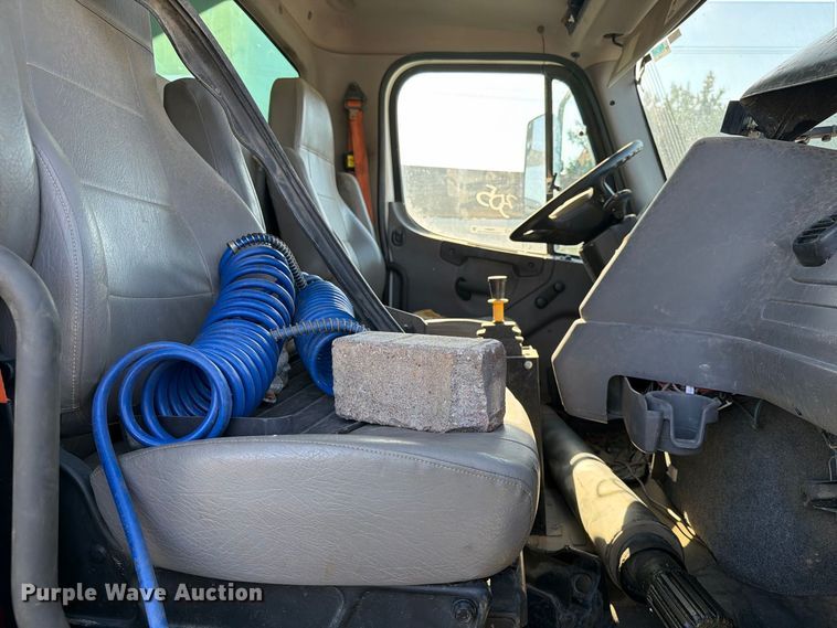 image for item FB8903 2018 Freightliner 114SD dump truck