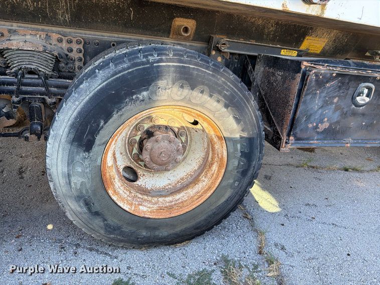 image for item FB8903 2018 Freightliner 114SD dump truck