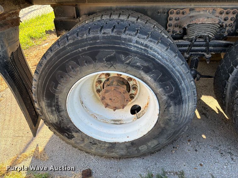 image for item FB8903 2018 Freightliner 114SD dump truck