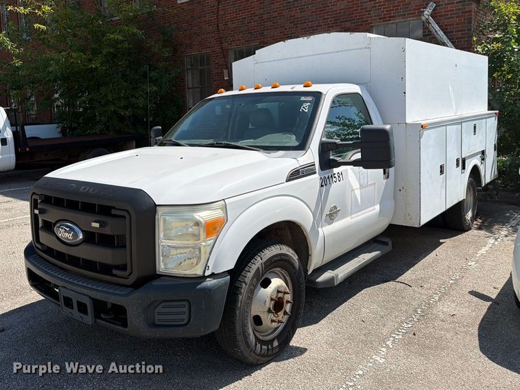 image for item FB8905 2011 Ford F350 Super Duty utility bed pickup truck