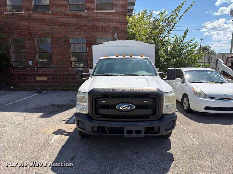 image for item FB8905 2011 Ford F350 Super Duty utility bed pickup truck