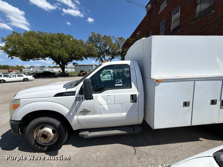 image for item FB8905 2011 Ford F350 Super Duty utility bed pickup truck