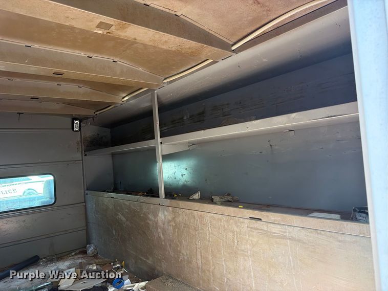 image for item FB8905 2011 Ford F350 Super Duty utility bed pickup truck