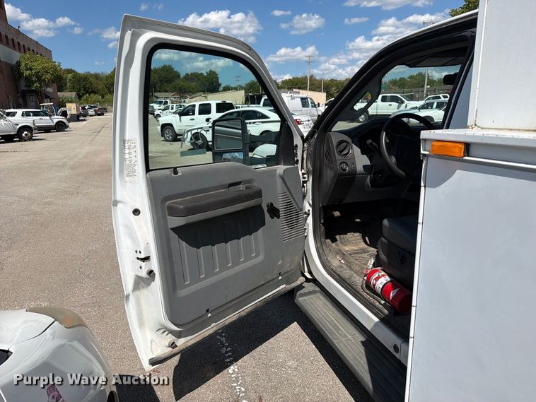 image for item FB8905 2011 Ford F350 Super Duty utility bed pickup truck