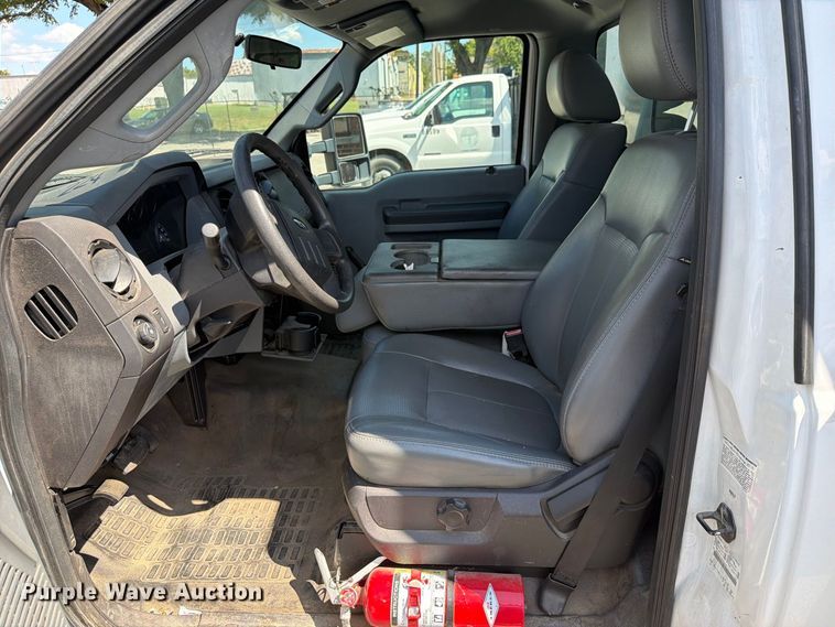image for item FB8905 2011 Ford F350 Super Duty utility bed pickup truck