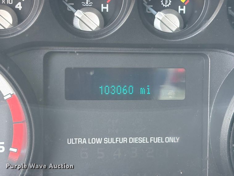 image for item FB8905 2011 Ford F350 Super Duty utility bed pickup truck