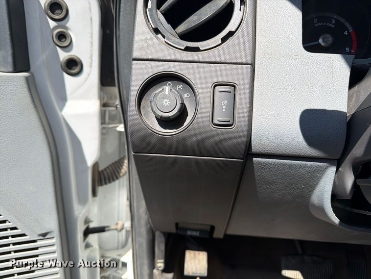 image for item FB8905 2011 Ford F350 Super Duty utility bed pickup truck
