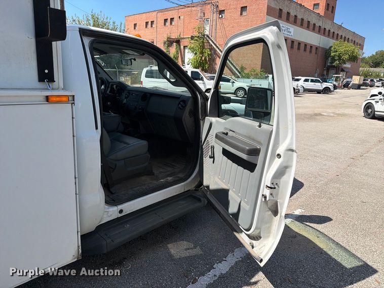 image for item FB8905 2011 Ford F350 Super Duty utility bed pickup truck