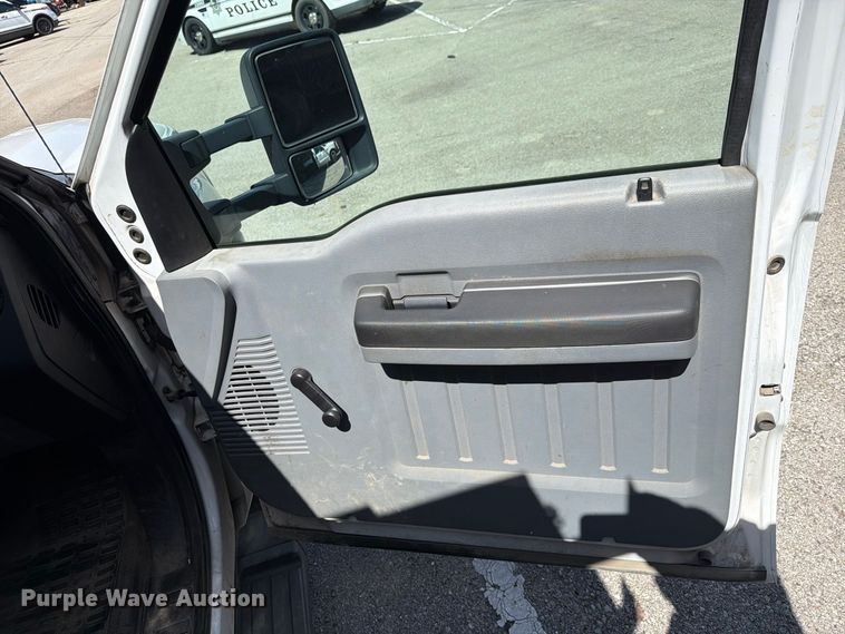 image for item FB8905 2011 Ford F350 Super Duty utility bed pickup truck