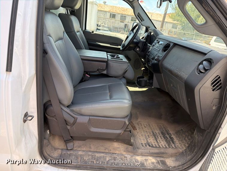 image for item FB8905 2011 Ford F350 Super Duty utility bed pickup truck