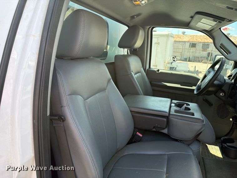 image for item FB8905 2011 Ford F350 Super Duty utility bed pickup truck