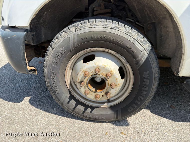 image for item FB8905 2011 Ford F350 Super Duty utility bed pickup truck