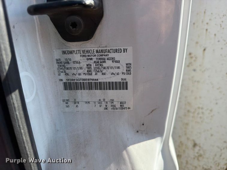 image for item FB8905 2011 Ford F350 Super Duty utility bed pickup truck