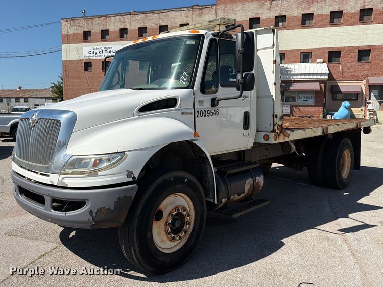 image for item FB8908 2009 International DuraStar 4400 flatbed truck
