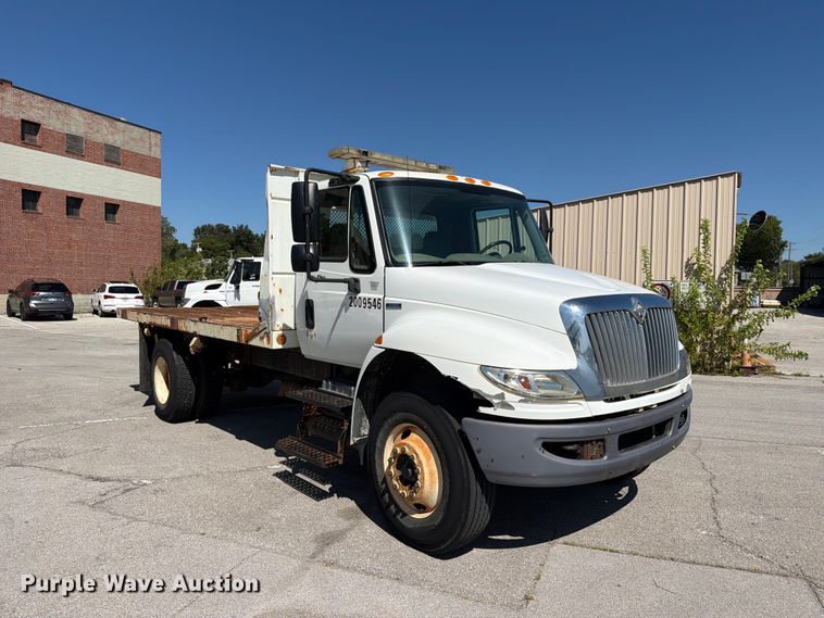 image for item FB8908 2009 International DuraStar 4400 flatbed truck