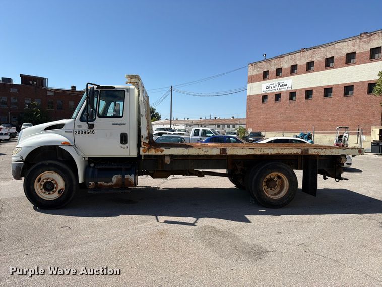 image for item FB8908 2009 International DuraStar 4400 flatbed truck