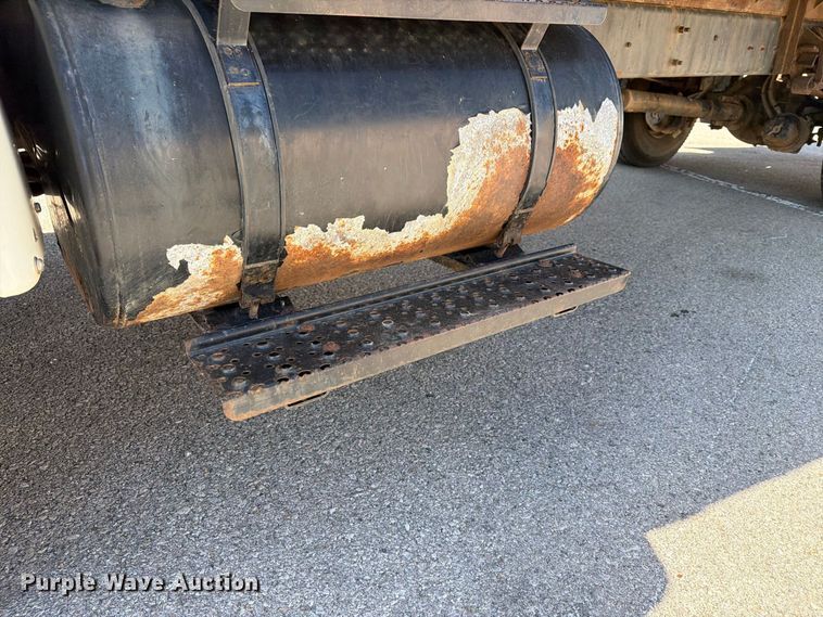 image for item FB8908 2009 International DuraStar 4400 flatbed truck