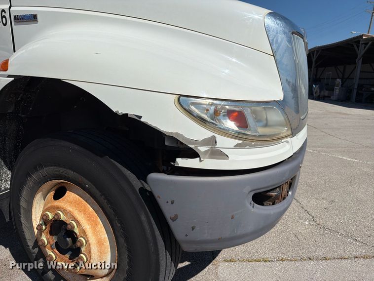 image for item FB8908 2009 International DuraStar 4400 flatbed truck
