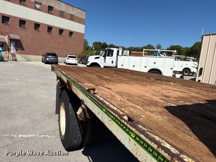 image for item FB8908 2009 International DuraStar 4400 flatbed truck