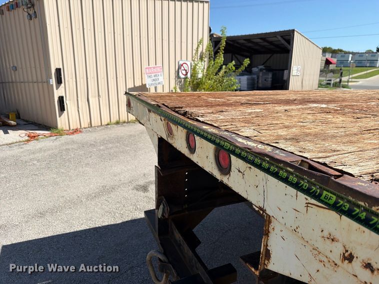 image for item FB8908 2009 International DuraStar 4400 flatbed truck