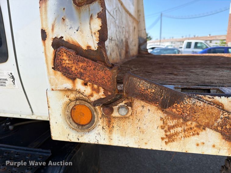 image for item FB8908 2009 International DuraStar 4400 flatbed truck