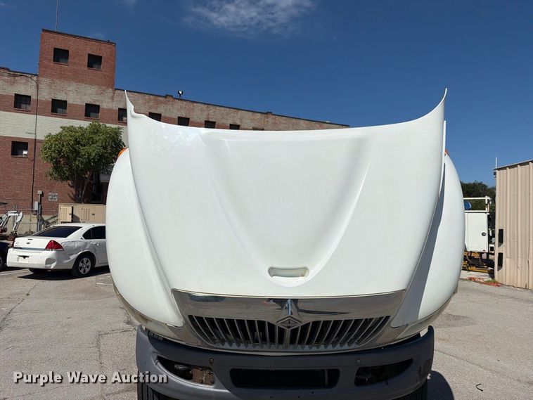 image for item FB8908 2009 International DuraStar 4400 flatbed truck